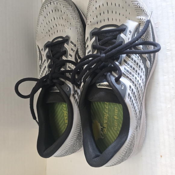 Saucony Men Ride 13 Gray and Black Athletic‎ Shoes. Used main image 4